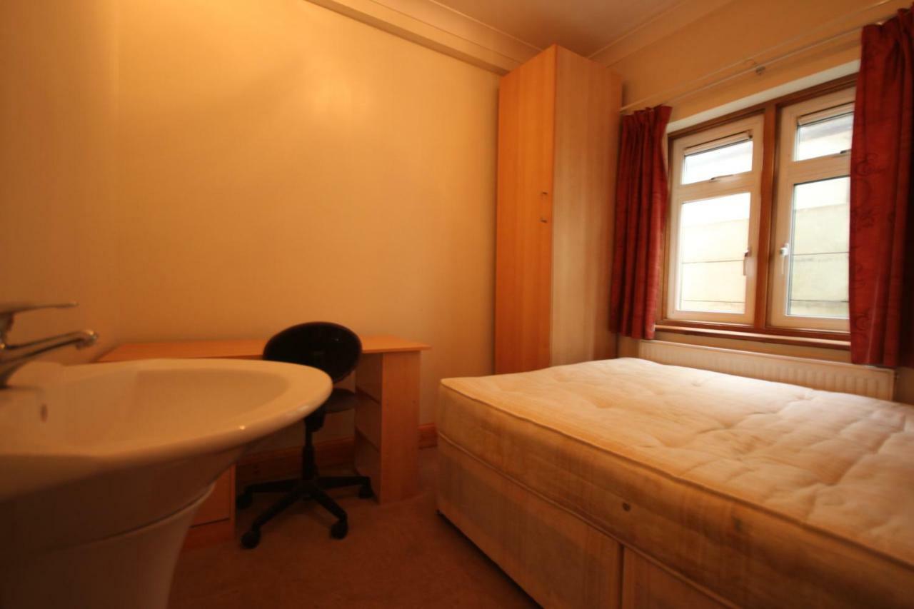 Bed and Breakfast Draycott Лондон Экстерьер фото